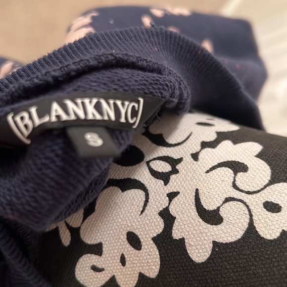 Blank NYC Women Pullover Sweatshirt Sz S Tie Dye Crop Top Distressed Blue - Picture 3 of 5